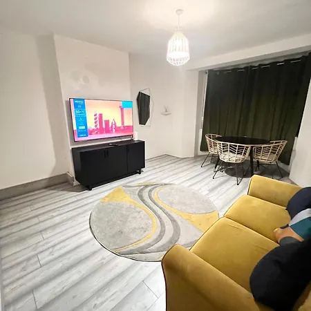 2 Bedroom Flat With Balcony In White City, Hammersmith London Exterior photo