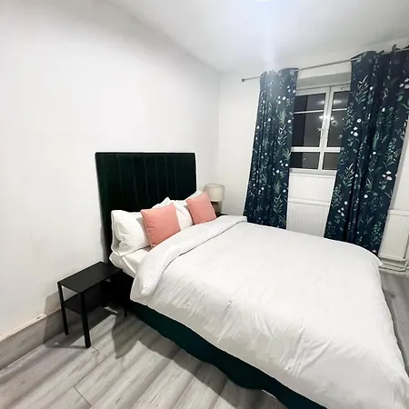 2 Bedroom Flat With Balcony In White City, Hammersmith London Exterior photo