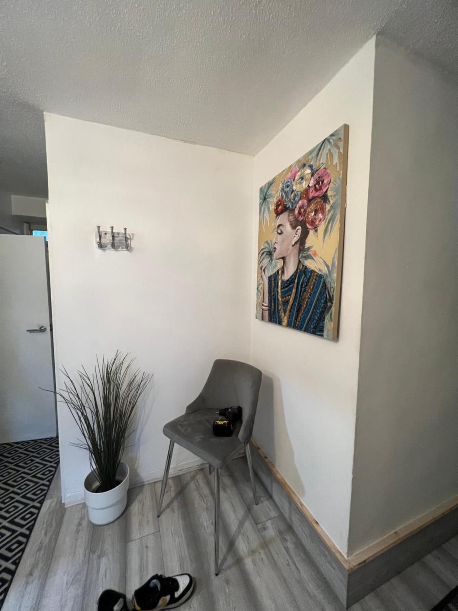 2 Bedroom Flat With Balcony In White City, Hammersmith *
